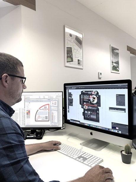 Reflex Group employee using Automation Engine software on his computer screen